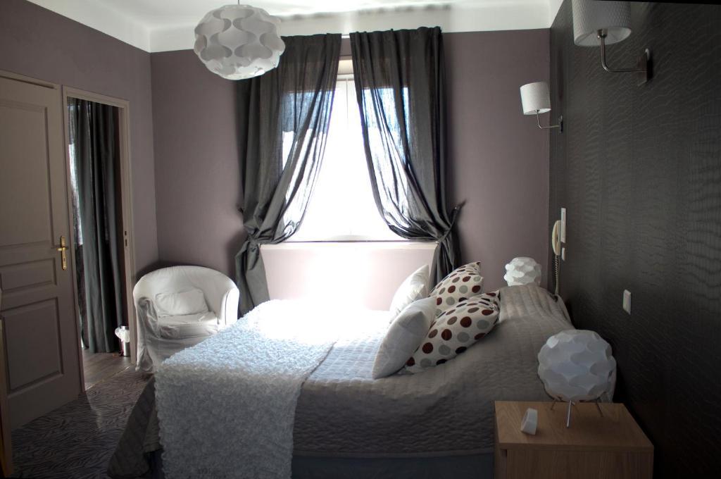 Logis Hotel La Magnanerie - Cote Bistro Aubignosc Rom bilde