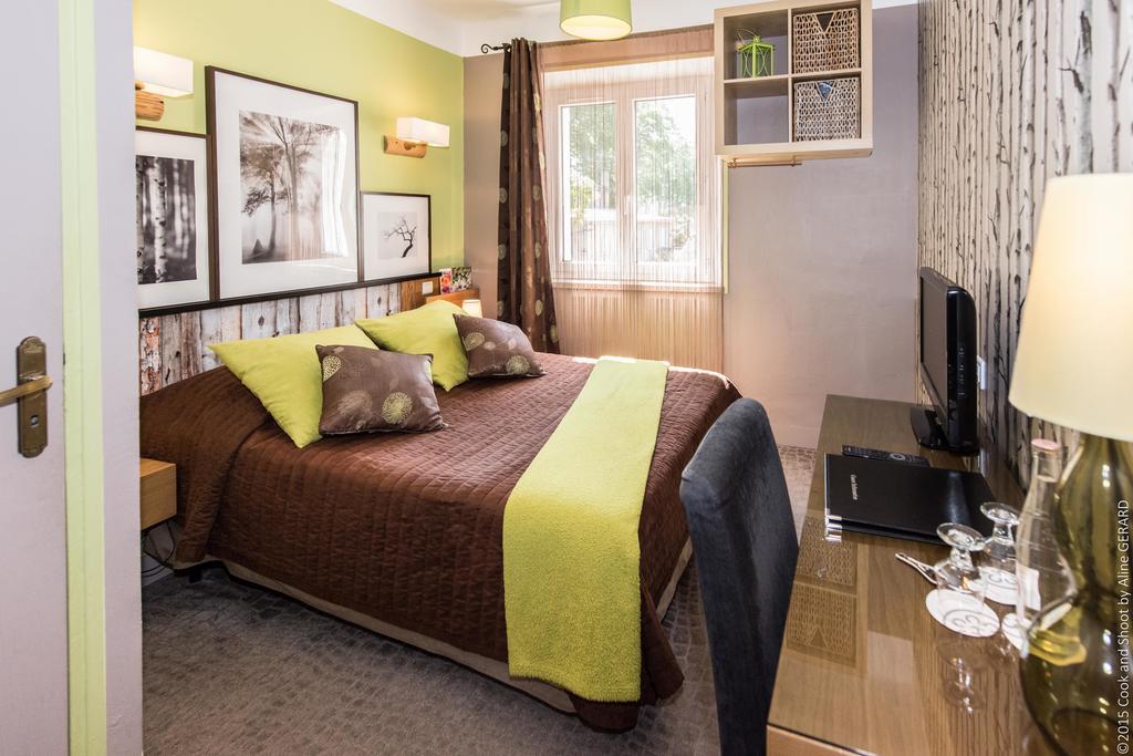 Logis Hotel La Magnanerie - Cote Bistro Aubignosc Rom bilde